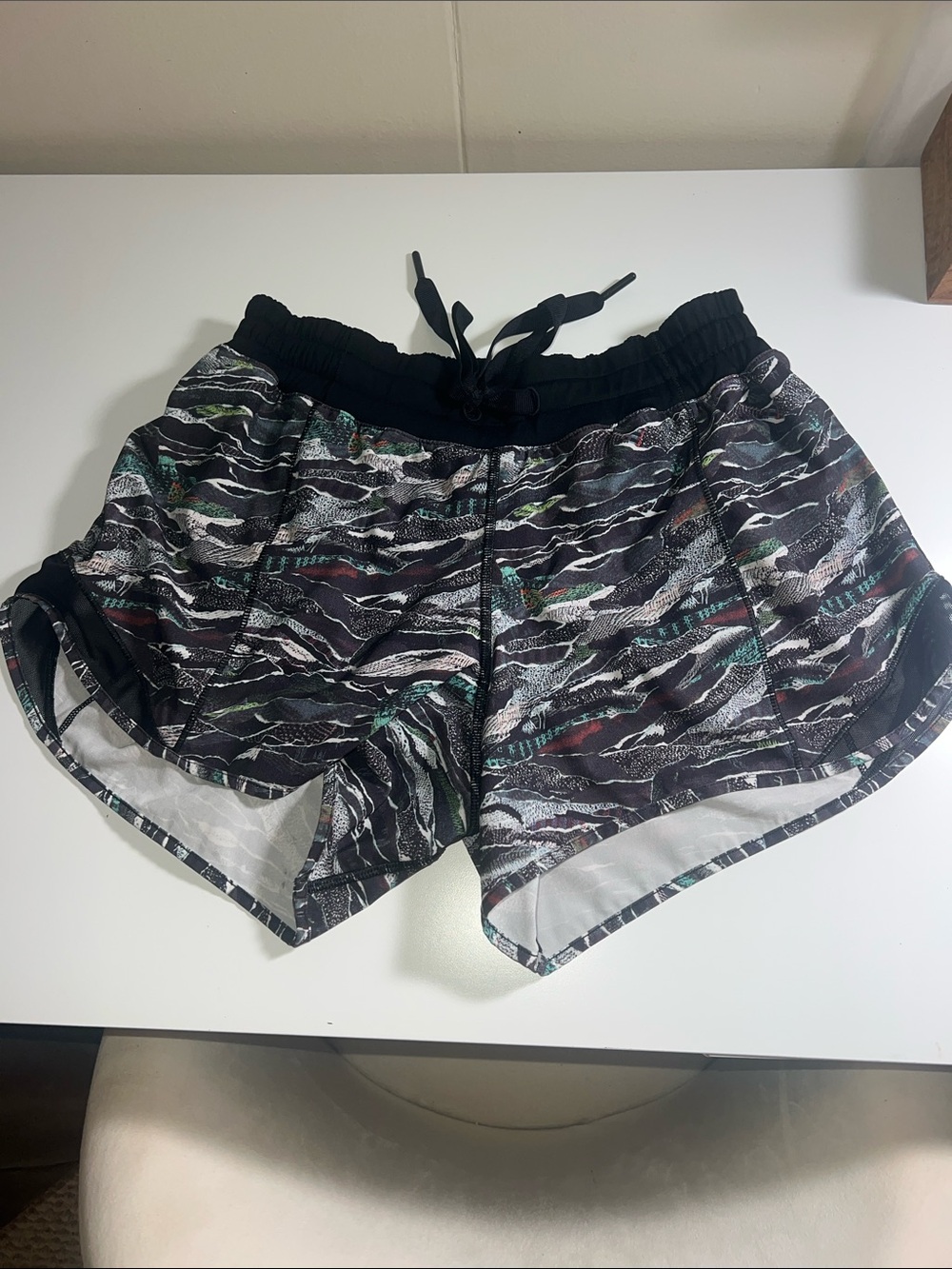 lululemon athletica Black Multicolor Printed Running Shorts
